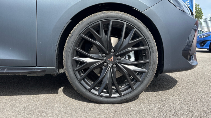 CUPRA Leon 1.5 TSI 150 Shadow Edition 5dr Petrol Hatchback - Image 5